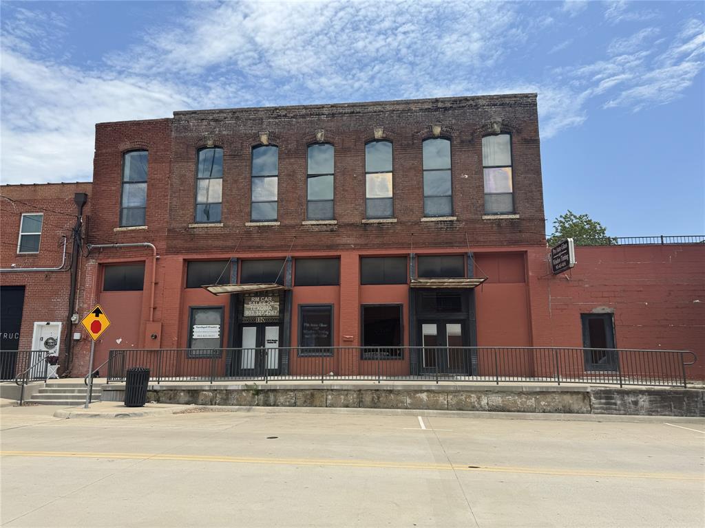 110 S Houston Avenue E Property Photo 1