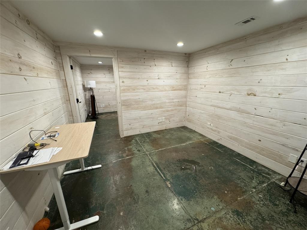 110 S Houston Avenue E Property Photo 6