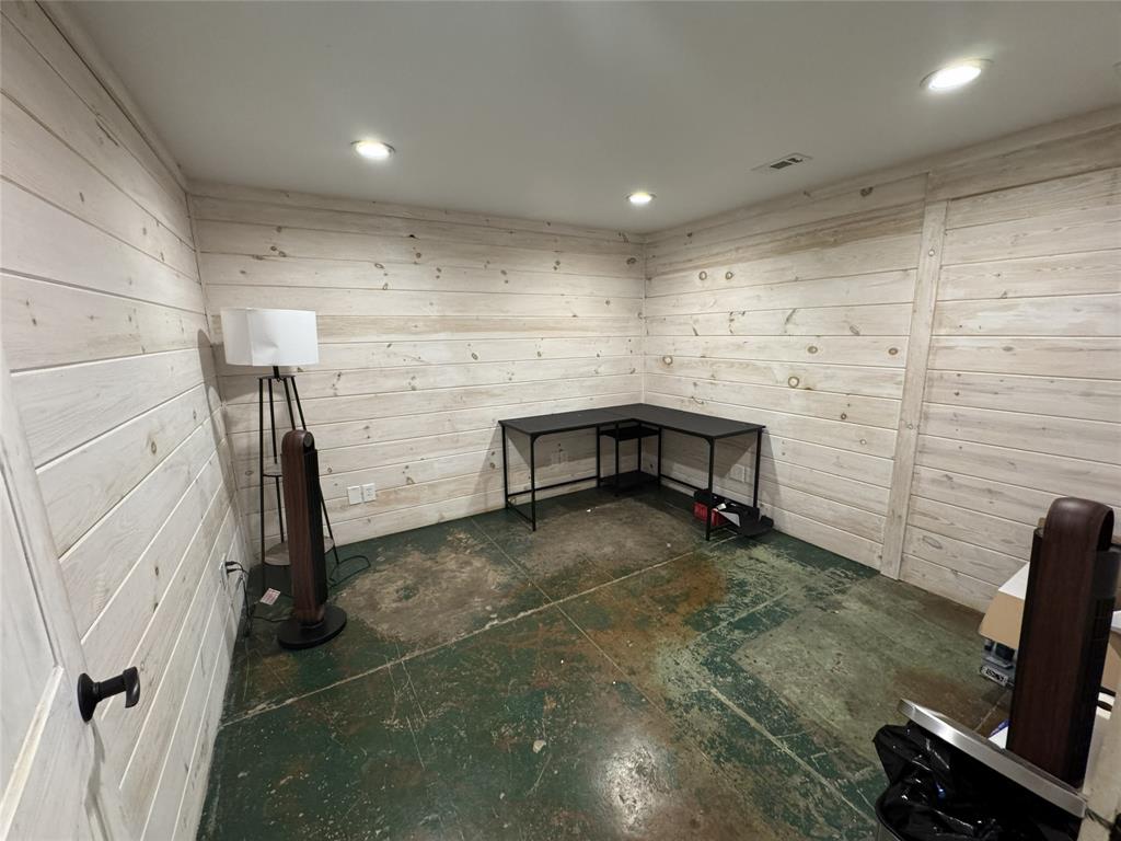 110 S Houston Avenue E Property Photo 7