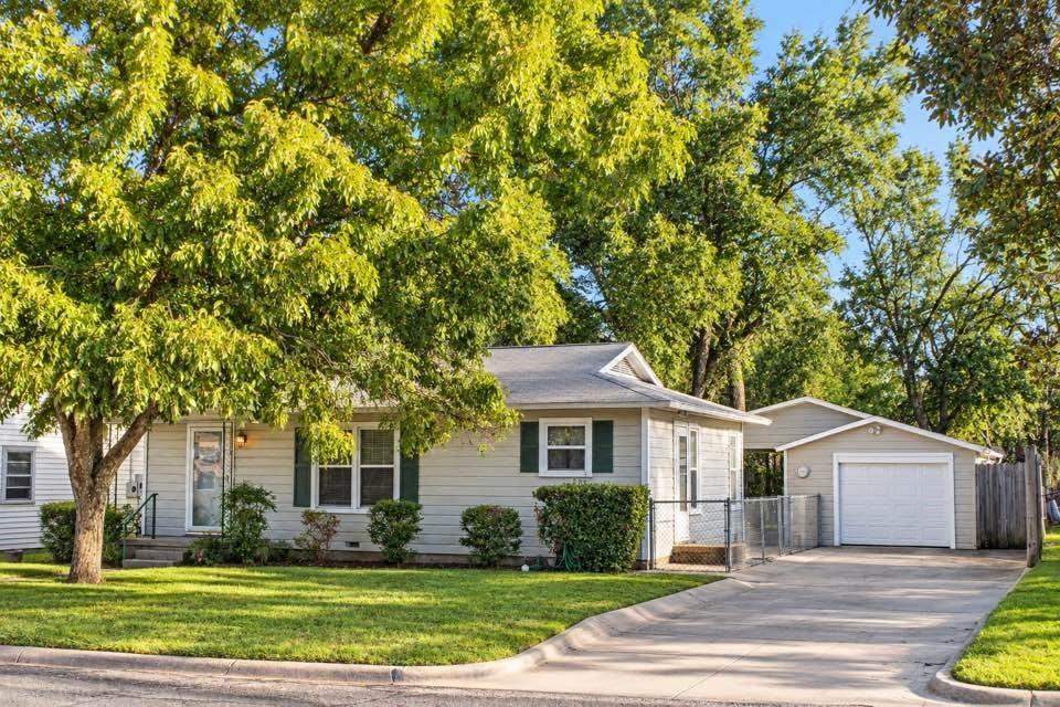 611 Rose Avenue Property Photo 1