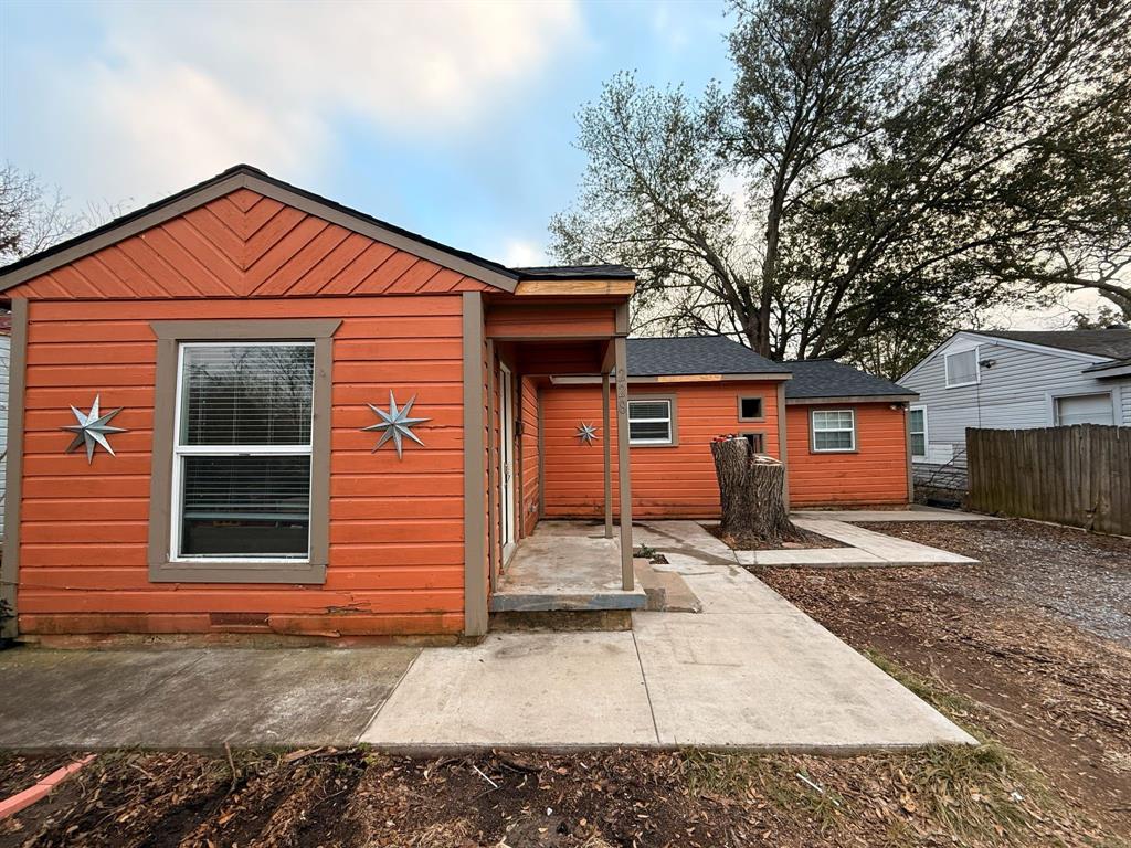 228 E Boyd Avenue Property Photo 1