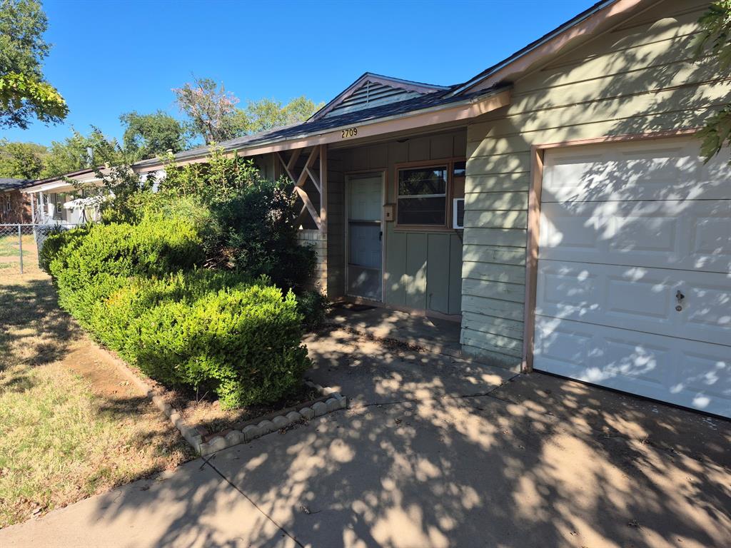 2709 Roanoke Drive Property Photo 1
