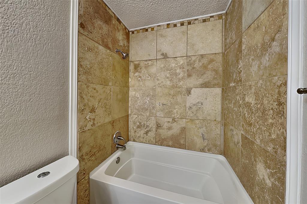7904 Gardengate Lane Property Photo 16