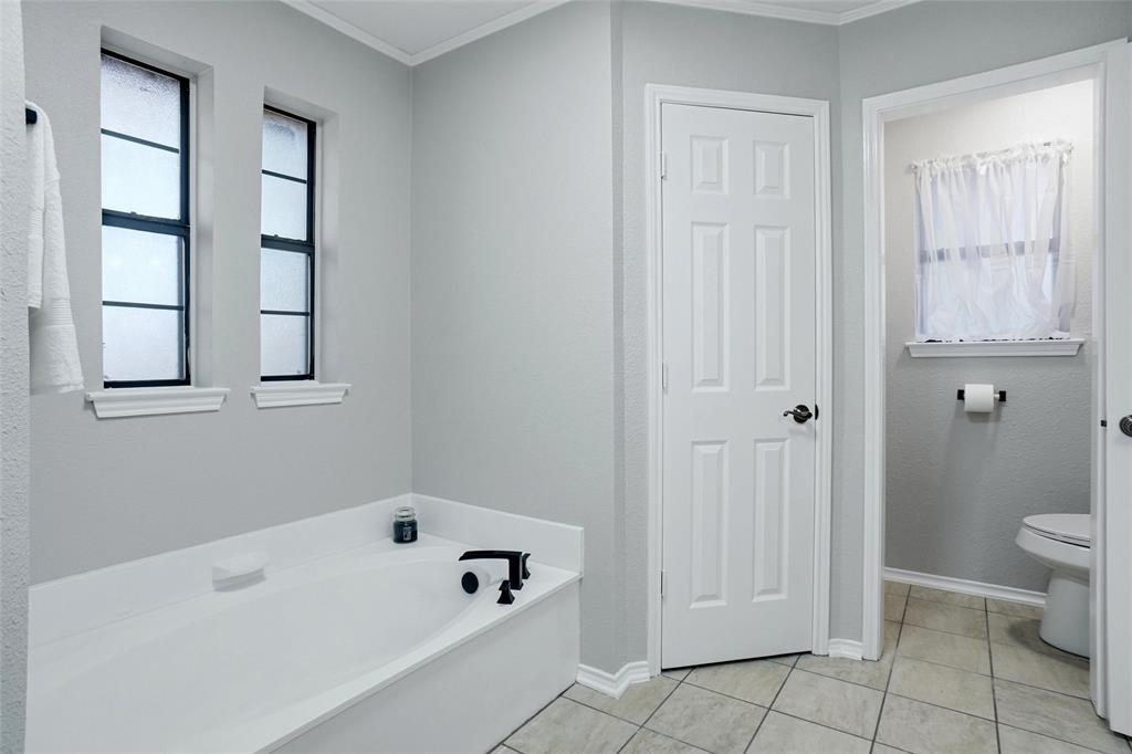 8624 Crestview Property Photo 8