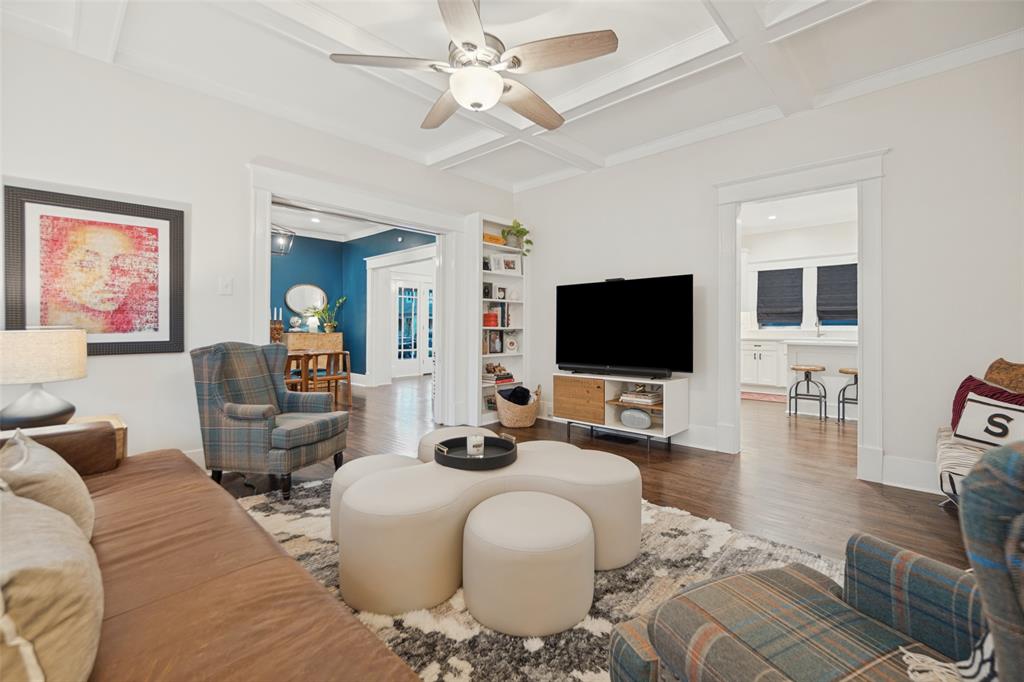 121 S Montclair Avenue Property Photo 11