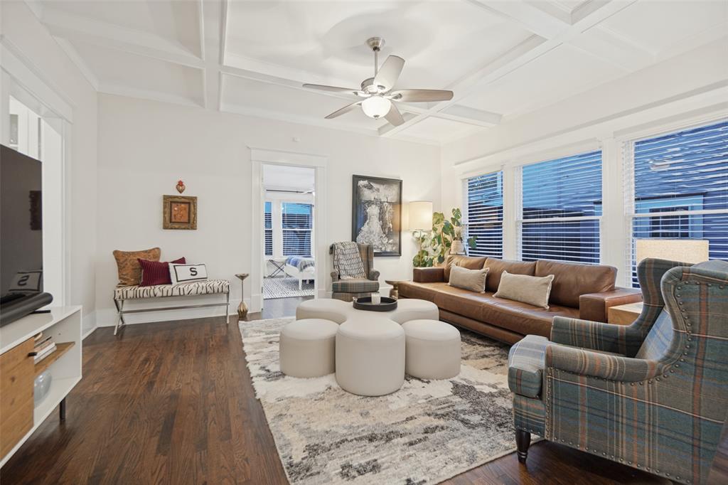 121 S Montclair Avenue Property Photo 13