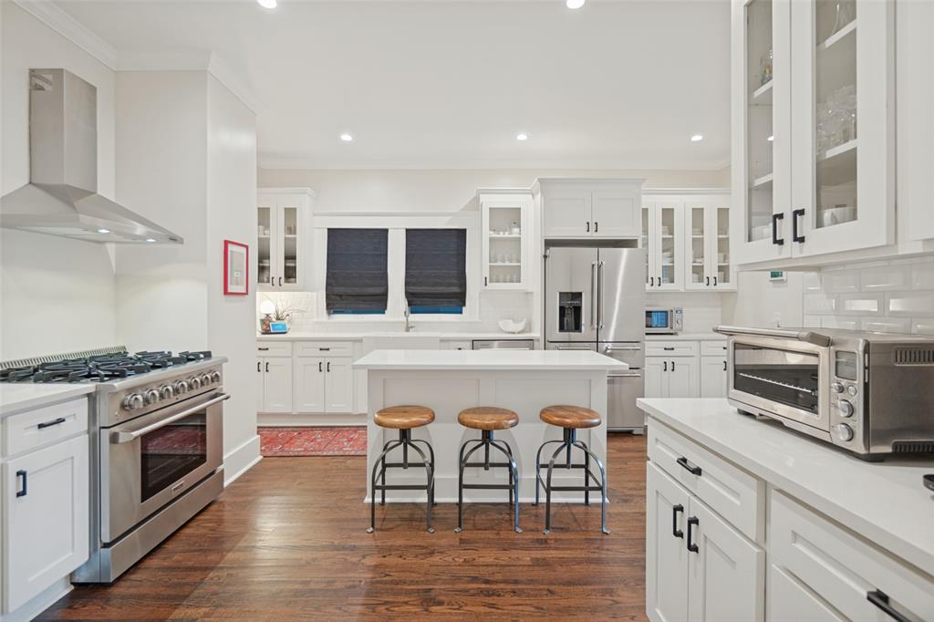 121 S Montclair Avenue Property Photo 15