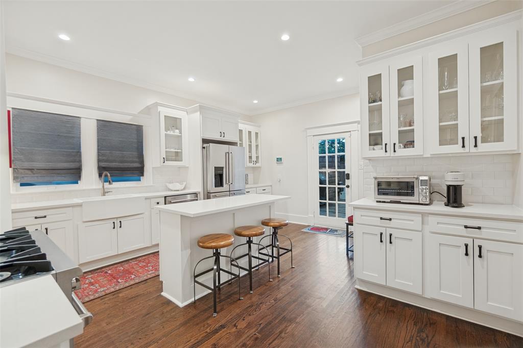 121 S Montclair Avenue Property Photo 16