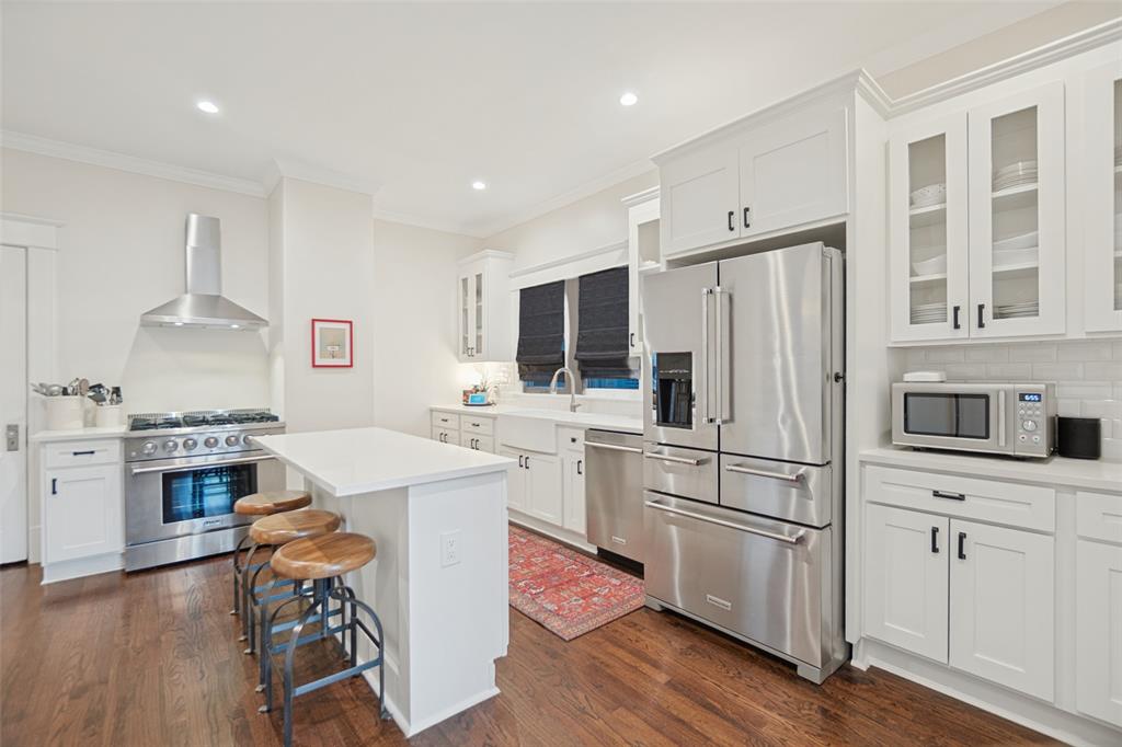 121 S Montclair Avenue Property Photo 17