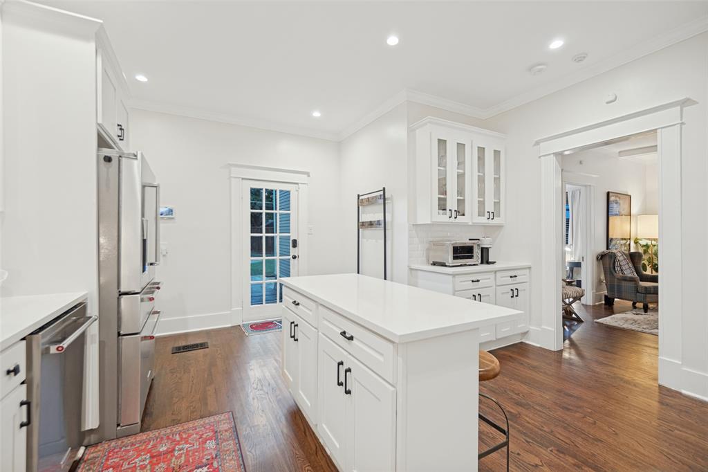 121 S Montclair Avenue Property Photo 19