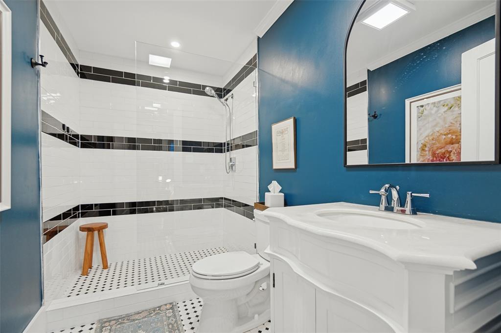 121 S Montclair Avenue Property Photo 27