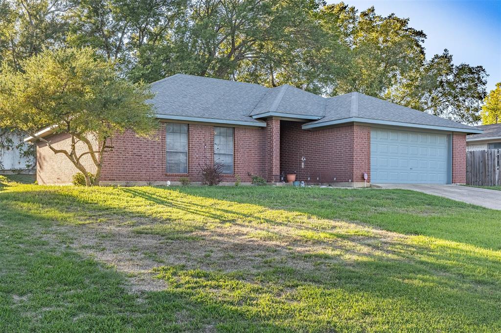 305 Ross Avenue Property Photo 1
