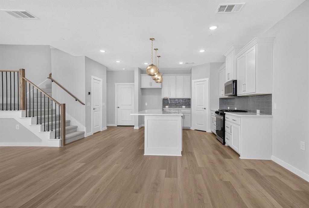 2864 Enfield Property Photo 10