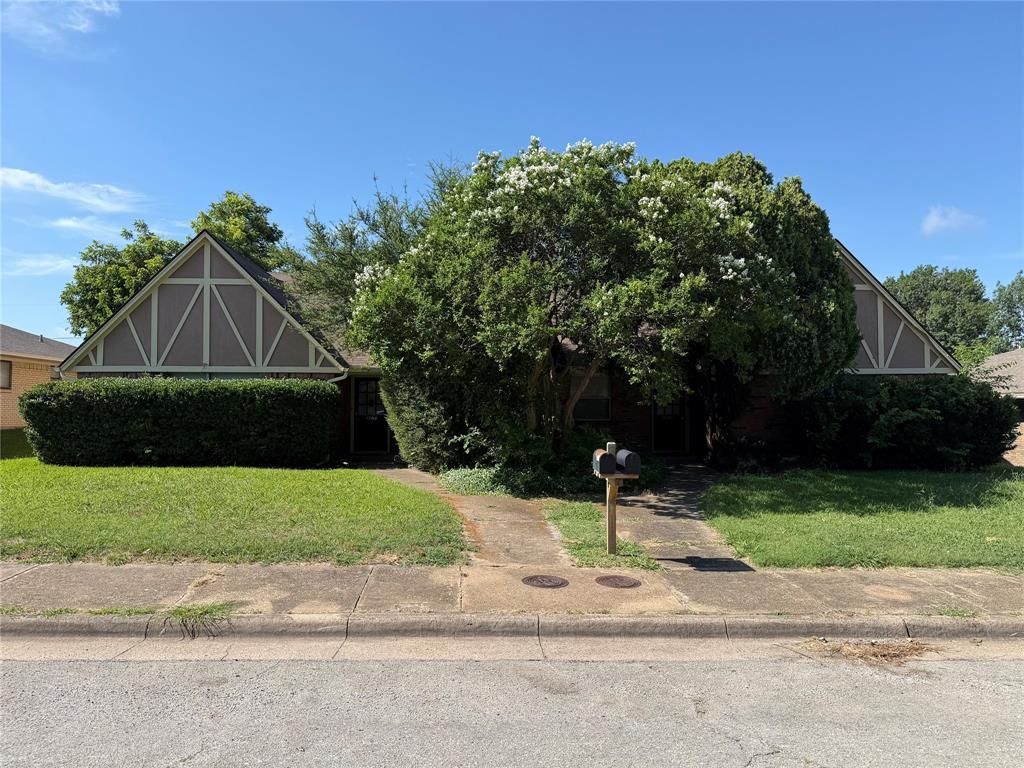 7706 Dentcrest Drive Property Photo 1