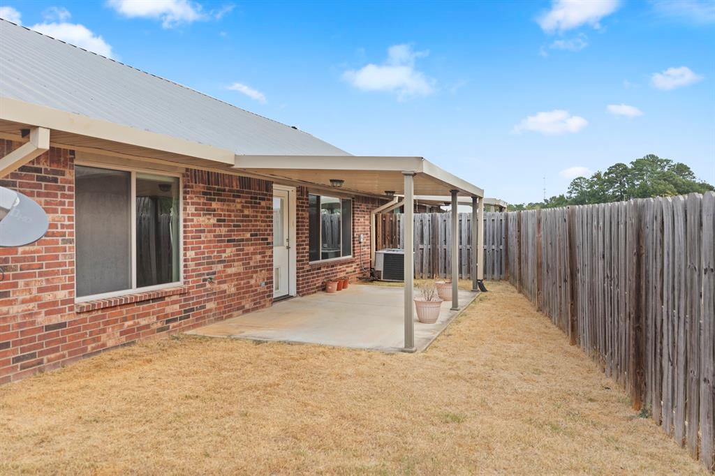 1714 Yosemite Way Property Photo 4