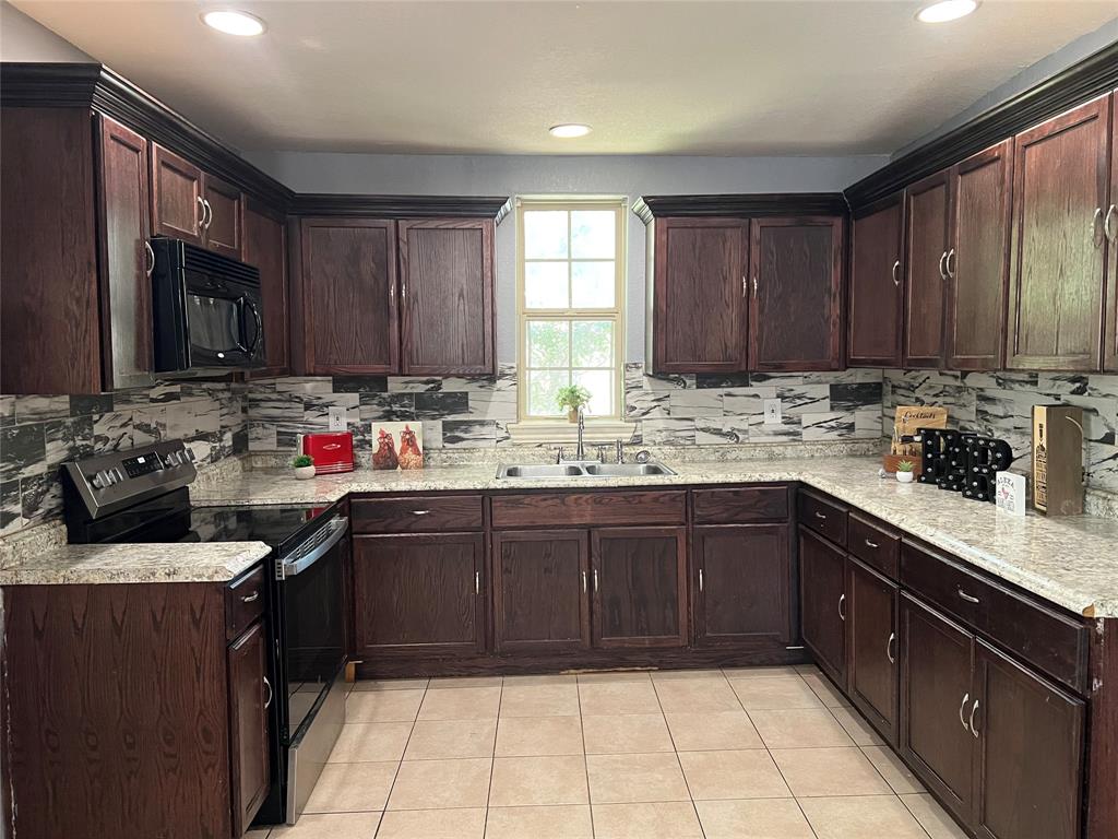 3227 Avenue I Property Photo 14