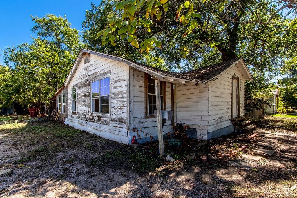 817 S Main Street Property Photo 4