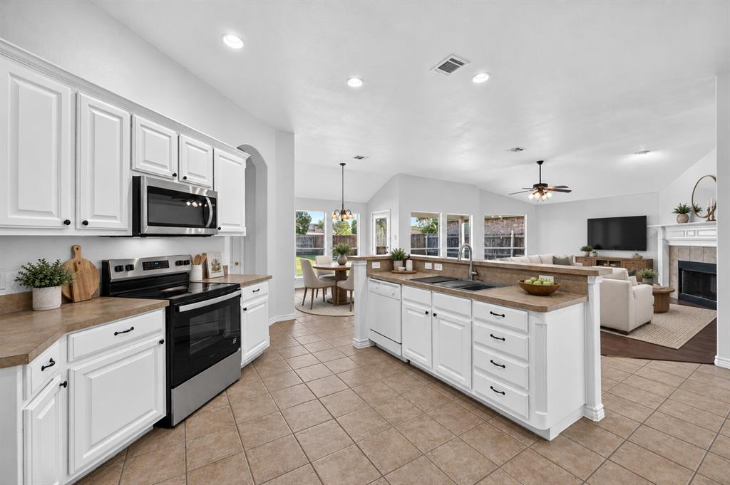 1311 Crest Glen Drive Property Photo 1