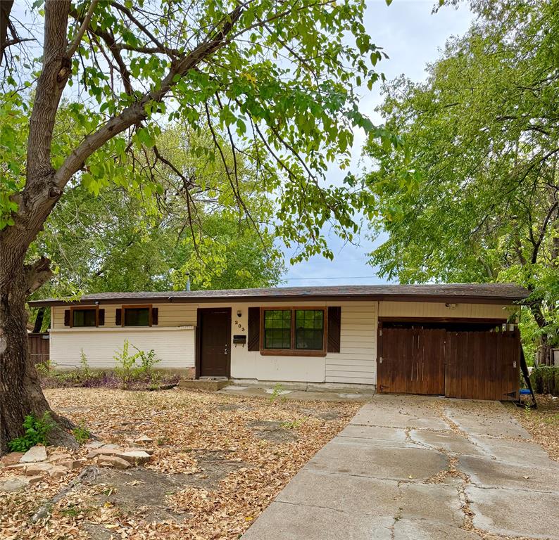 203 Hamden Lane Property Photo 1
