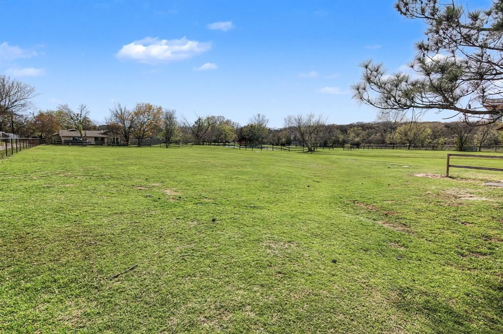 800 Lodestar Drive Property Photo 2