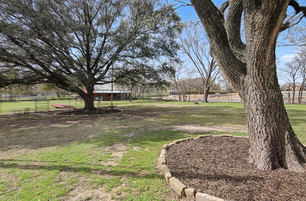 800 Lodestar Drive Property Photo 3