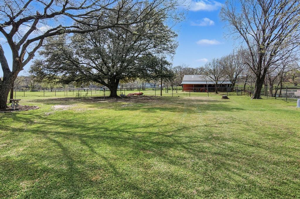 800 Lodestar Drive Property Photo 4