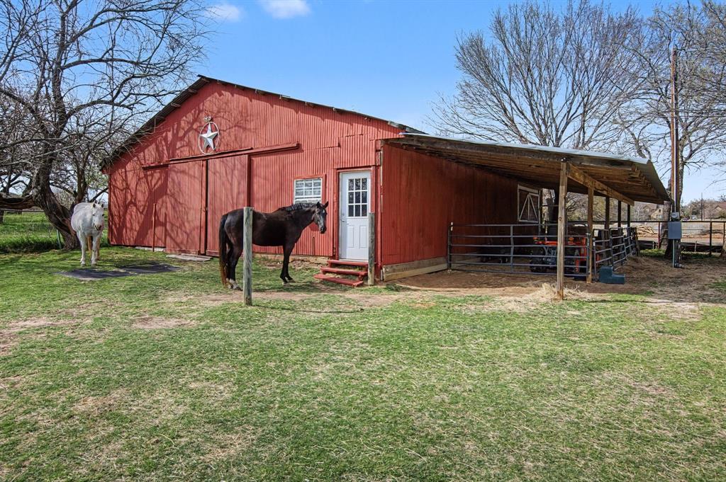 800 Lodestar Drive Property Photo 8