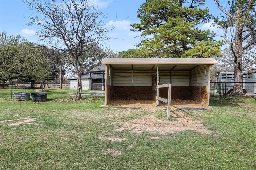 800 Lodestar Drive Property Photo 12
