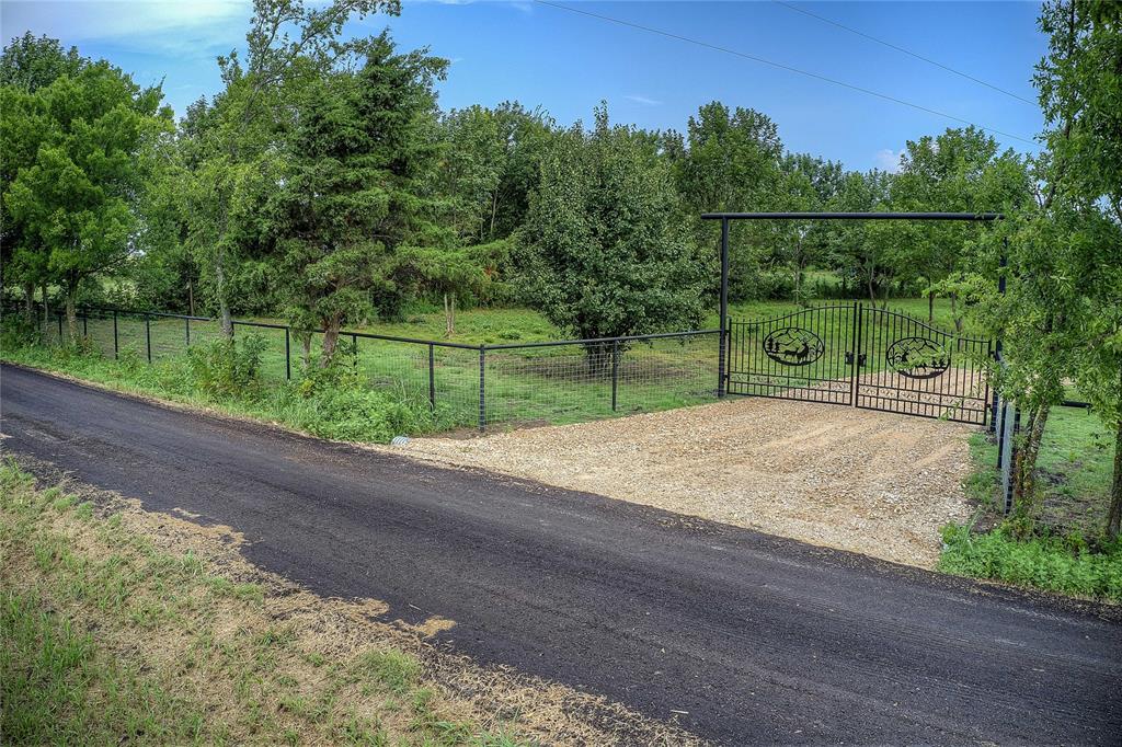 868 County Road 23940 Property Photo 4