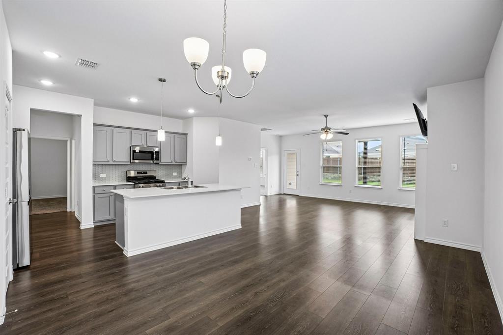 1915 Seminole Drive Property Photo 3