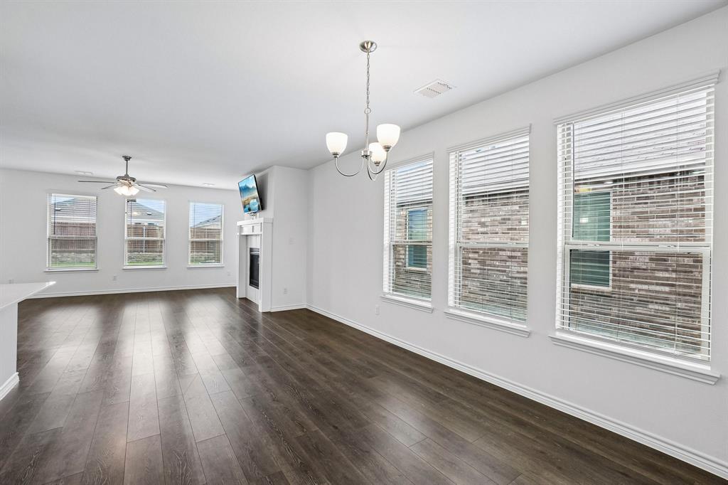 1915 Seminole Drive Property Photo 8