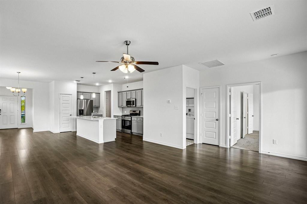 1915 Seminole Drive Property Photo 11