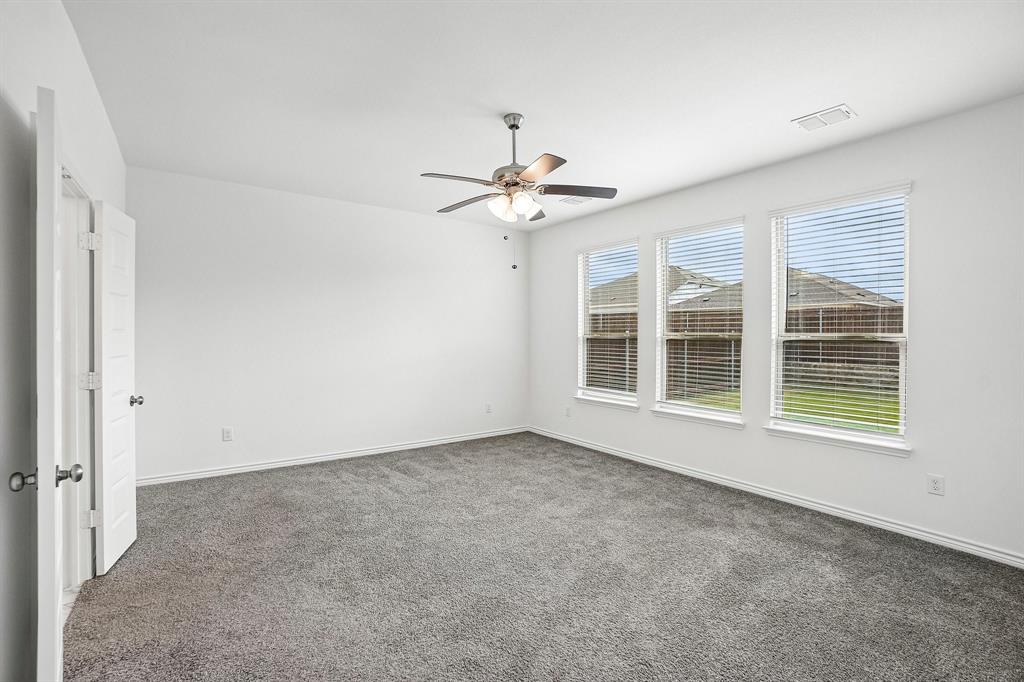 1915 Seminole Drive Property Photo 12
