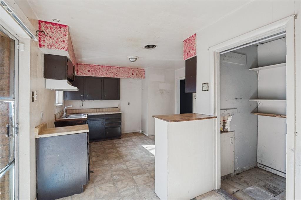 7642 Woodspan Drive Property Photo 12