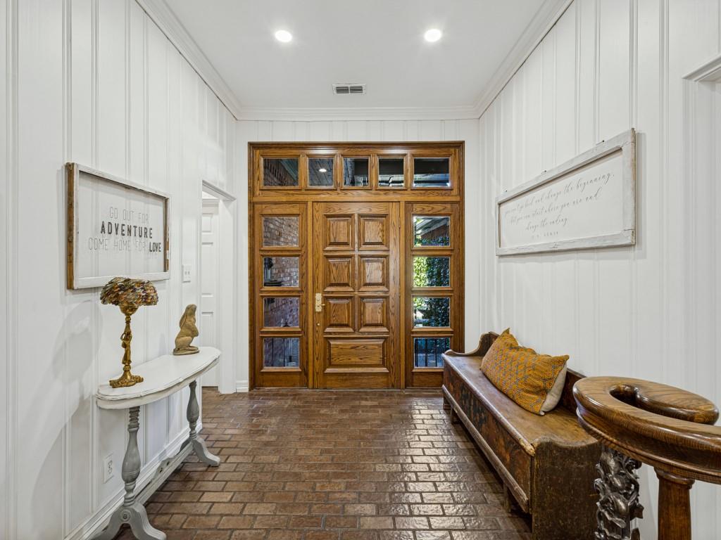 2113 Augusta Property Photo 4