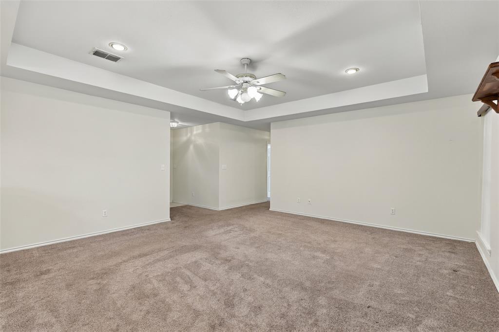411 W Spring Street Property Photo 7