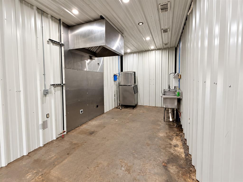 2524 Azle Highway Property Photo 11