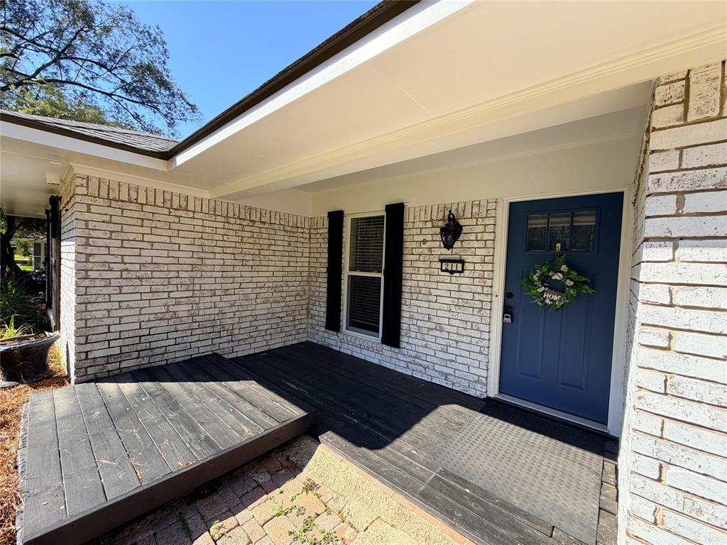 211 Chimney Lane Property Photo 2