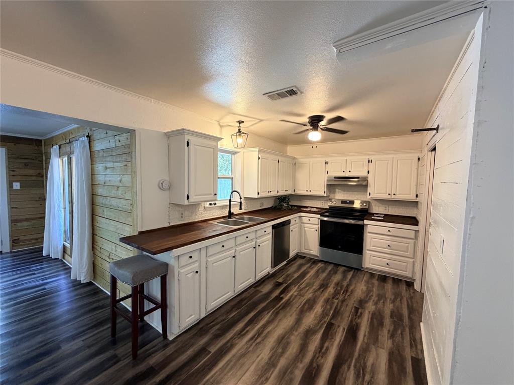 211 Chimney Lane Property Photo 6