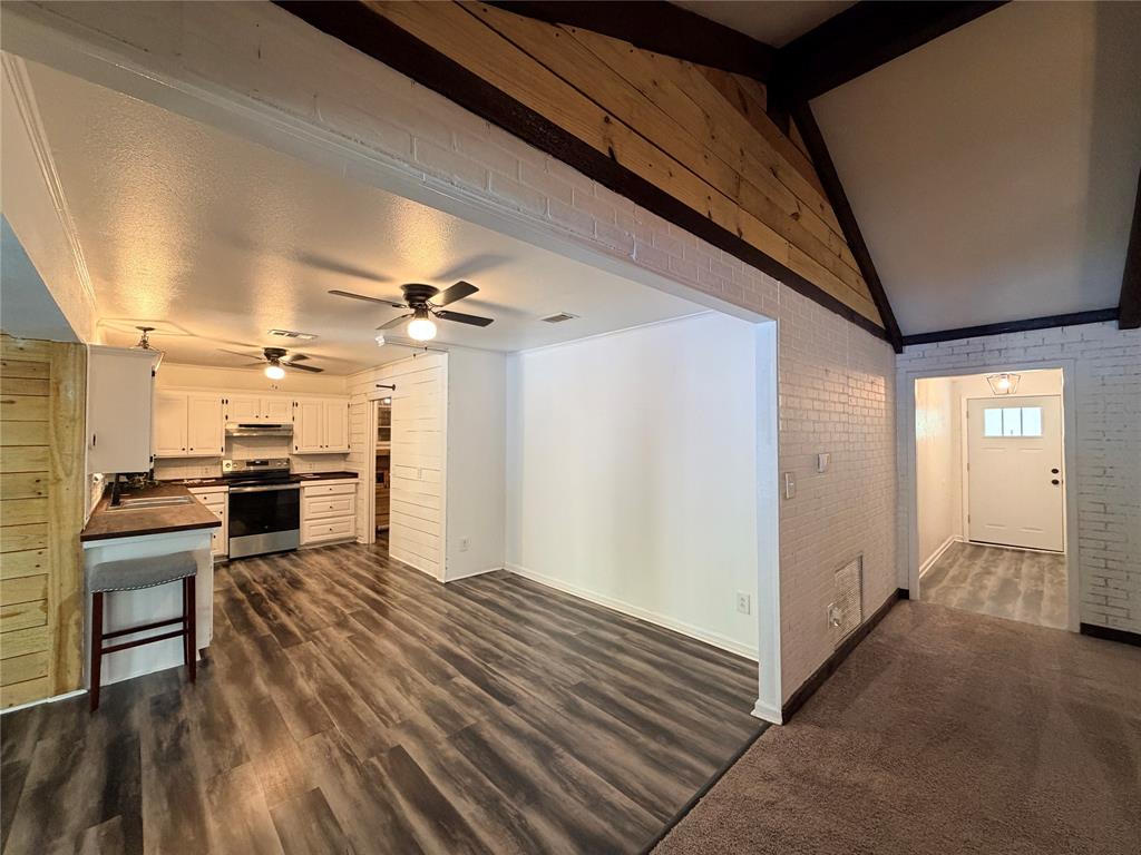 211 Chimney Lane Property Photo 12
