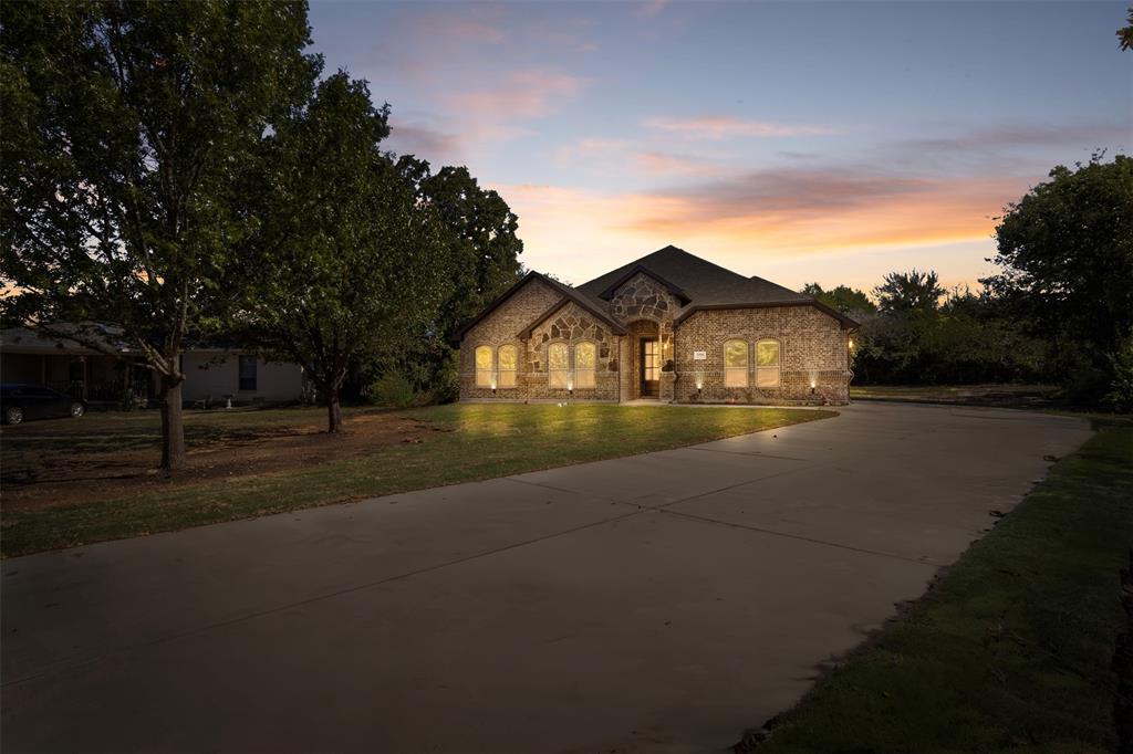 1594 E Springcrest Circle Property Photo 1