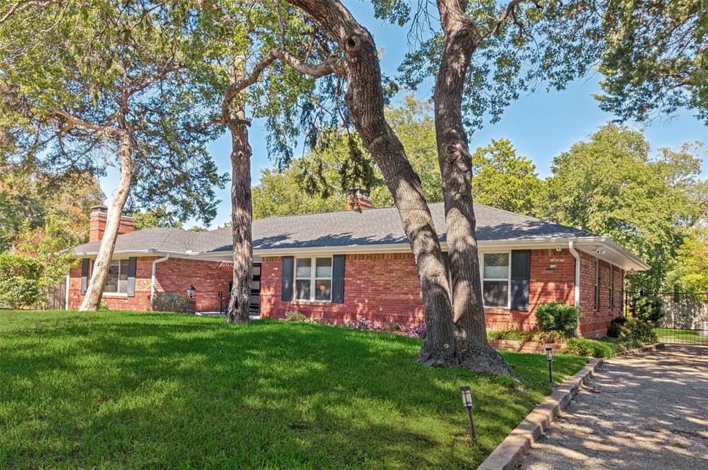 447 W Colorado Boulevard Property Photo 1