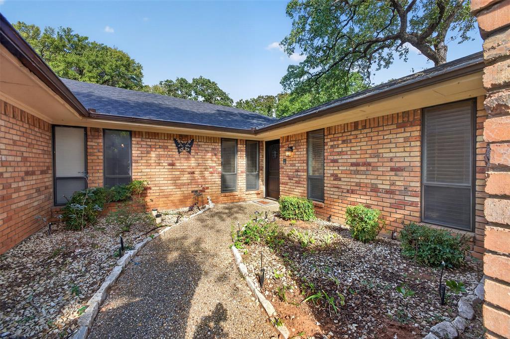 2304 Belfry Court Property Photo 1