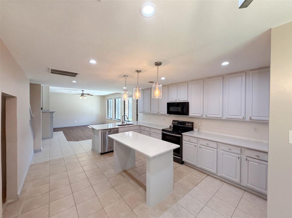 4412 Cedar Valley Drive Property Photo 2