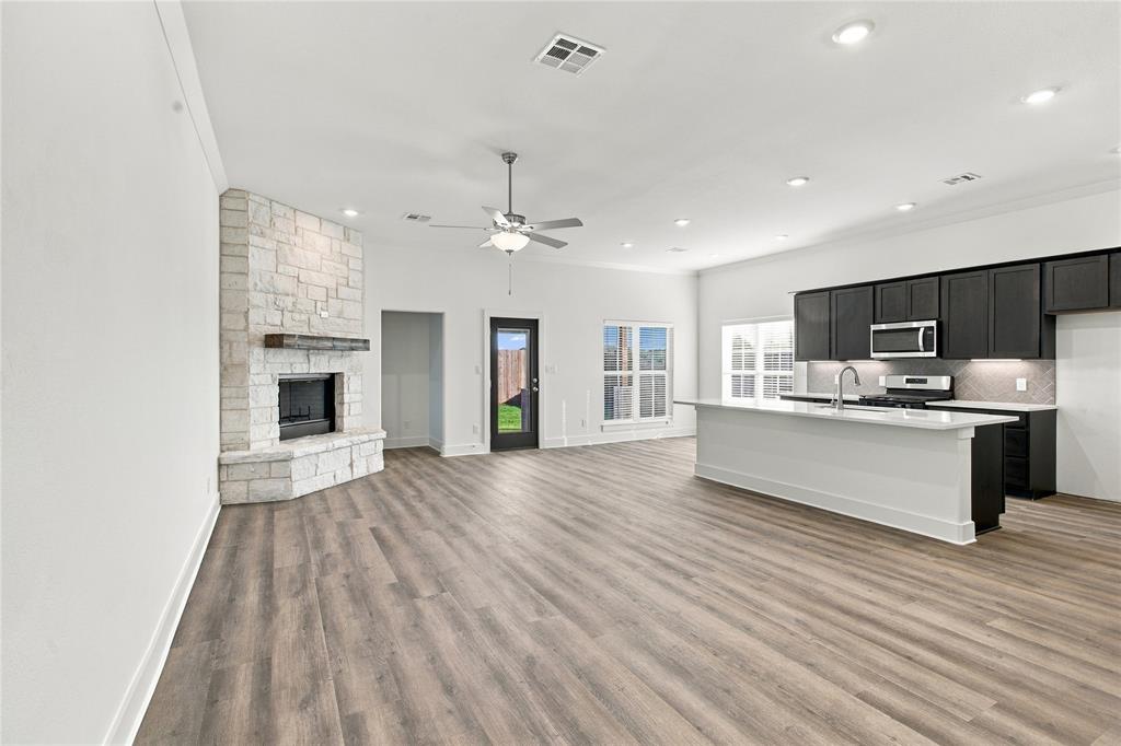 4215 Hummingbird Drive Property Photo 4
