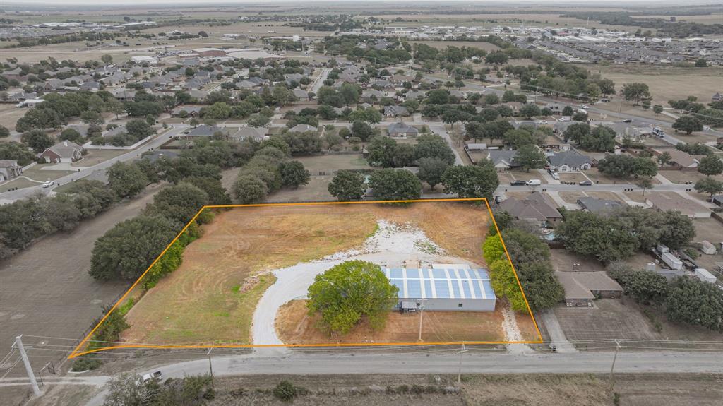1324 N Saint James Road Property Photo 2