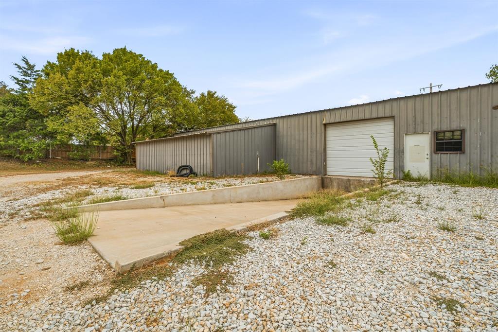 1324 N Saint James Road Property Photo 4