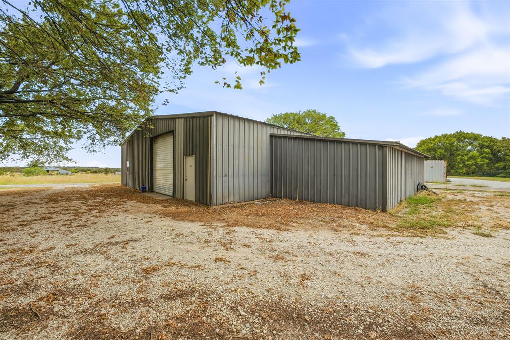 1324 N Saint James Road Property Photo 6