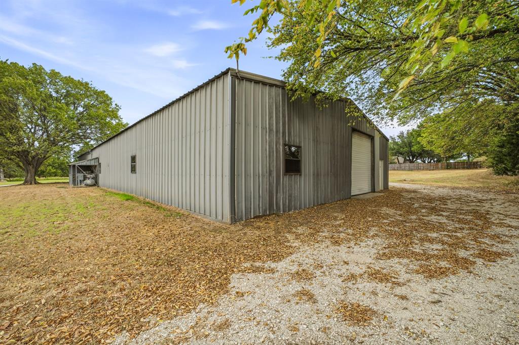 1324 N Saint James Road Property Photo 7