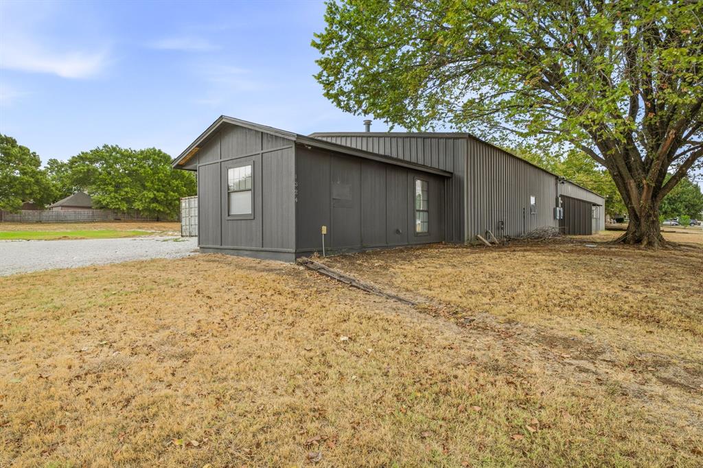1324 N Saint James Road Property Photo 8